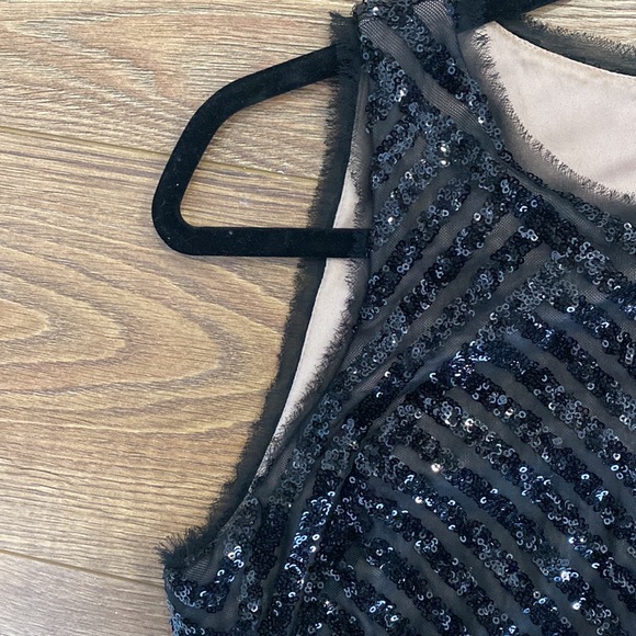 Calvin Klein size 8 black sequinned mermaid evening dress. - Picture 4 of 6